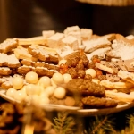 Приготовление домашних лакомств для собак и кошек на кухне